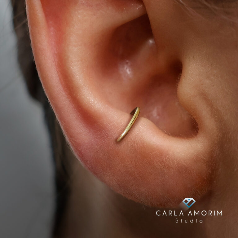 Piercing anti-tragus na orelha
